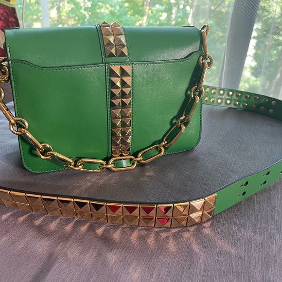 Michael Kors Collection Italy lime green with Amazing gold tone hardware design. - Picture 4 of 9